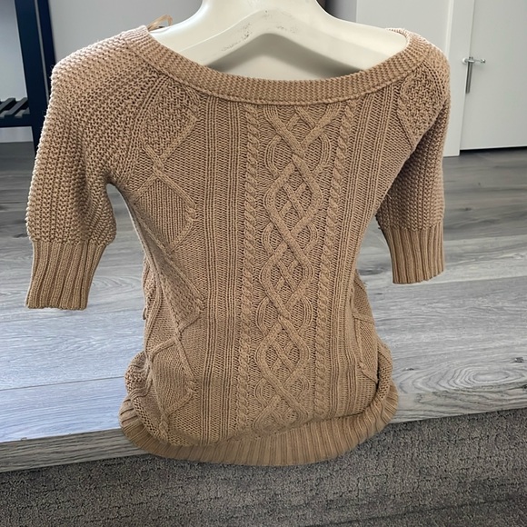 Guess Golden Brownish cable short sleeve sweater. - Picture 2 of 7
